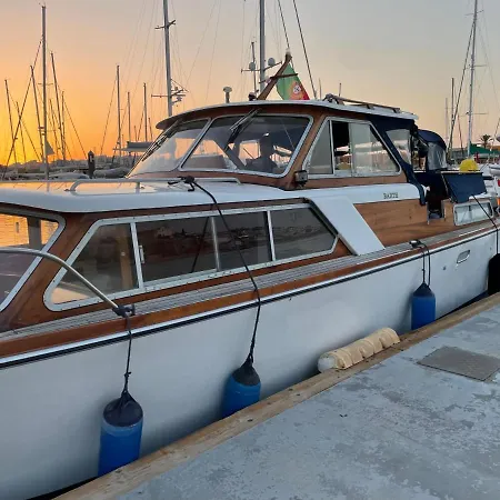 In A Yacht - Algarve Албуфейра