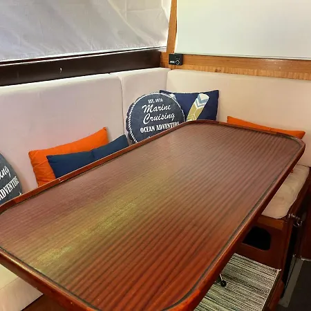 In A Yacht - Algarve Botel