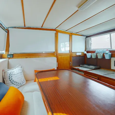 Botel In A Yacht - Algarve