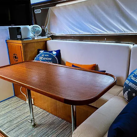 In A Yacht - Algarve Bådhotel Albufeira