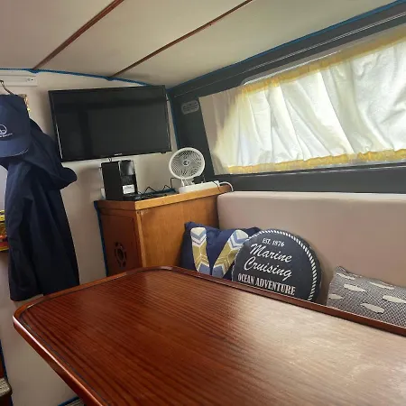 In A Yacht - Algarve Bådhotel