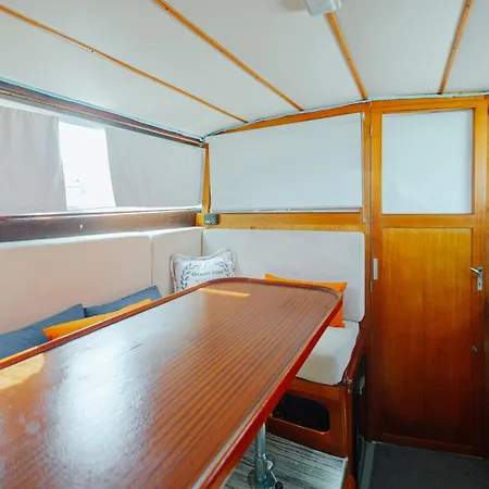 In A Yacht - Algarve Bådhotel Albufeira