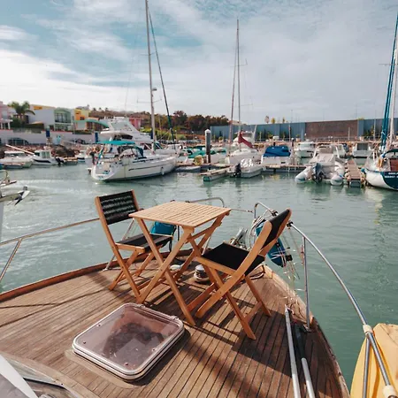 In A Yacht - Algarve Bådhotel