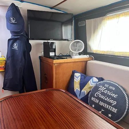 In A Yacht - Algarve Bateau-hôtel Albufeira